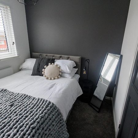 Uber Stylish 3 Bedroom Home Off Road Parking Near Town Centre And Bike Park Wales Merthyr Tydfil Exterior foto