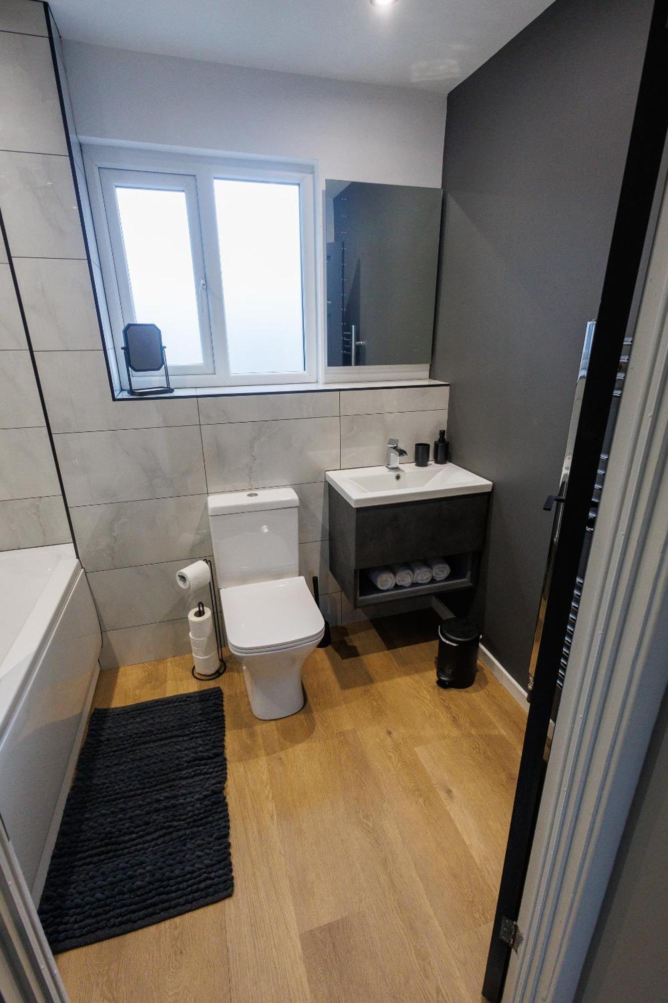 Uber Stylish 3 Bedroom Home Off Road Parking Near Town Centre And Bike Park Wales Merthyr Tydfil Exterior foto