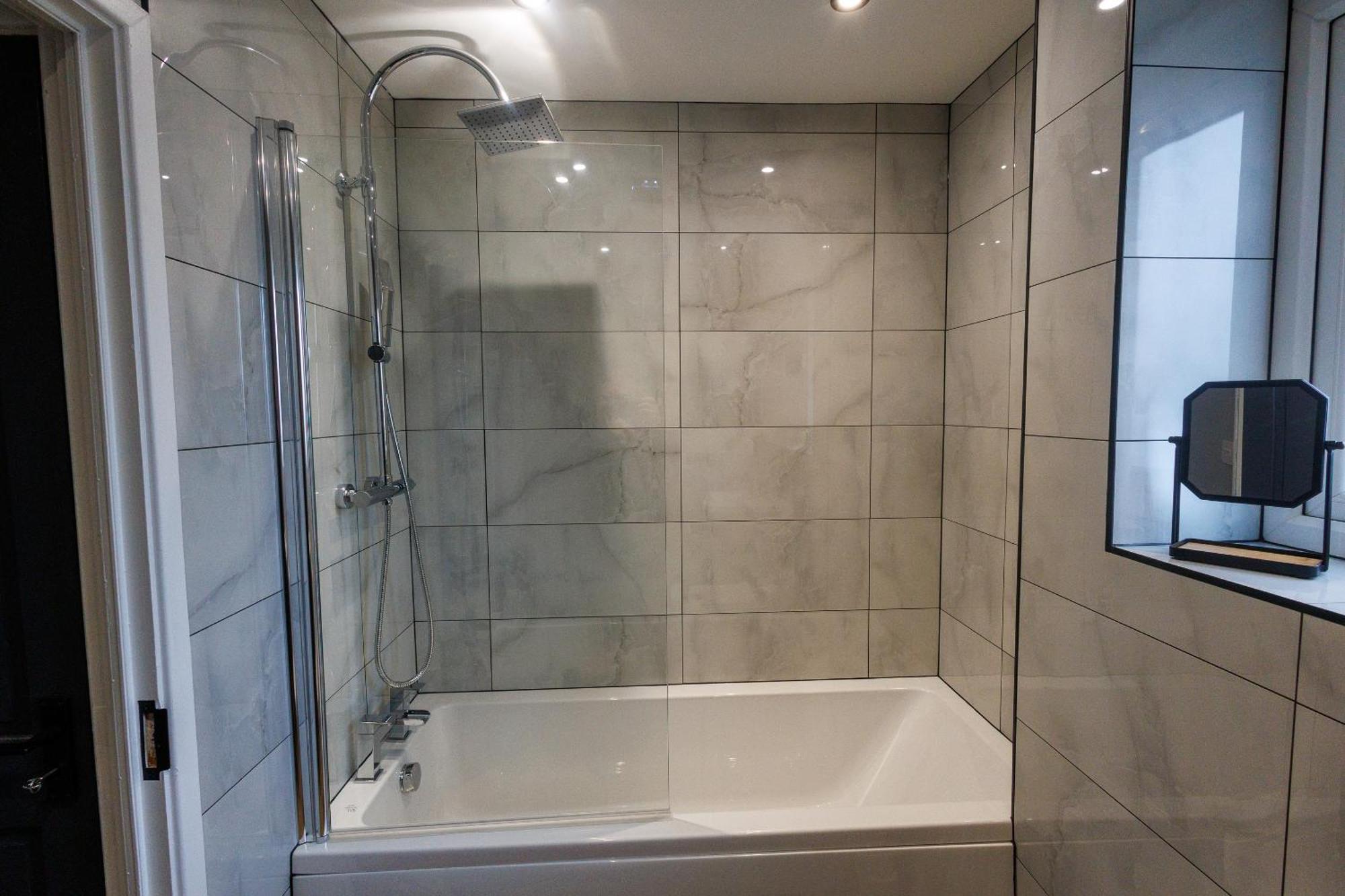 Uber Stylish 3 Bedroom Home Off Road Parking Near Town Centre And Bike Park Wales Merthyr Tydfil Exterior foto