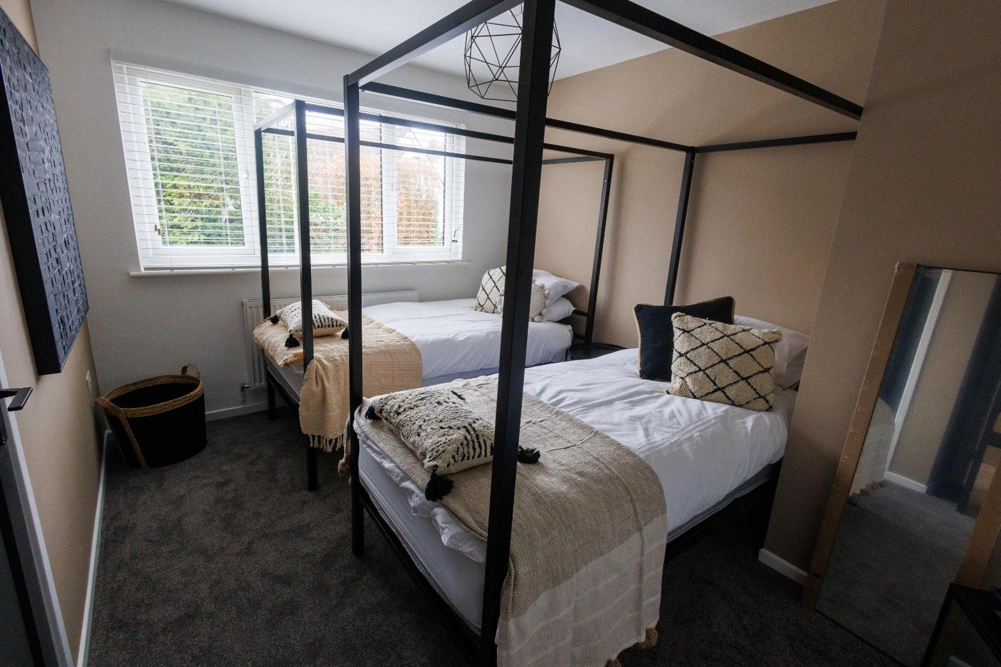 Uber Stylish 3 Bedroom Home Off Road Parking Near Town Centre And Bike Park Wales Merthyr Tydfil Exterior foto